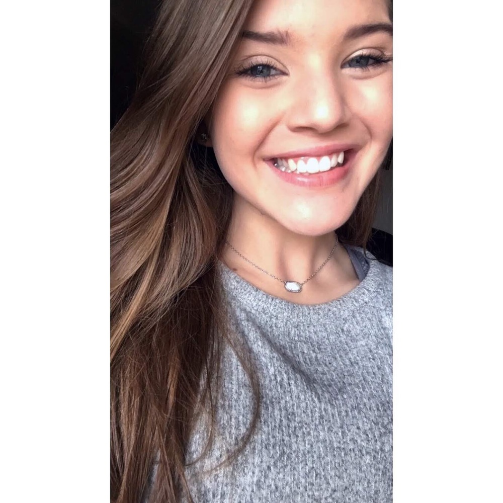Meet your Posher, Alexis